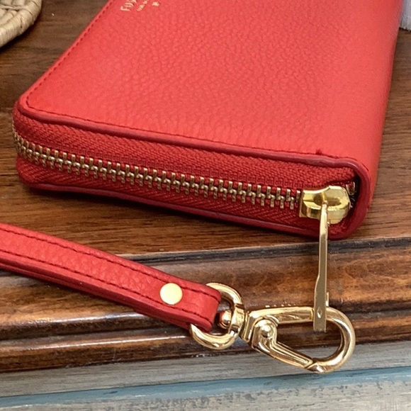 Fossil Vibrant Red cow hide Leather zip around Wristlet/wallet - Picture 5 of 16